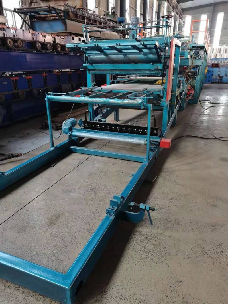 泊頭壓瓦機廠家現(xiàn)貨有售搭接式980單泡沫復合板成型機